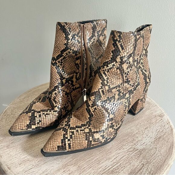 Kenneth Cole Roanne Snake Print Pointed Toe Side Zipper Heeled Boots size 6 NWOB - Picture 4 of 8